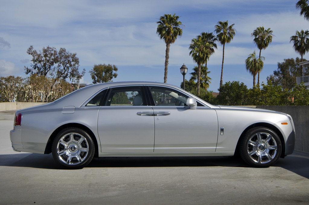 Rolls royce on rent for wedding